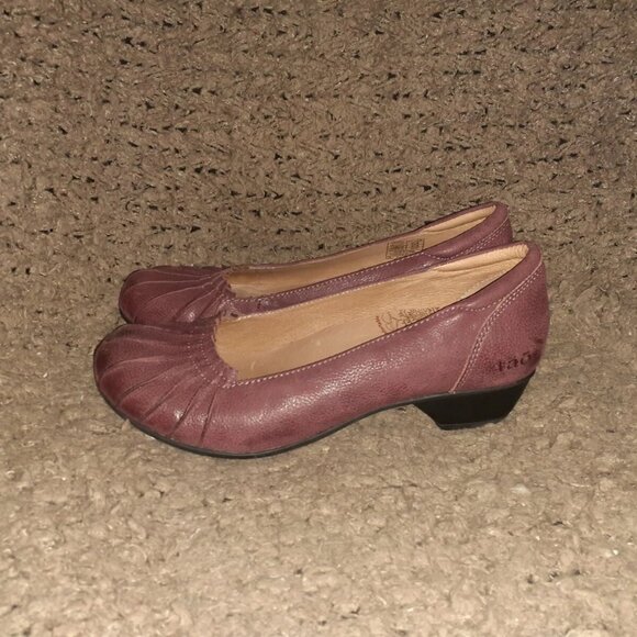 TAOS-Calypso-Burgundy Red Leather Slip On Pumps-Ruched Toe-Sz 38-Near Mint - Picture 2 of 7